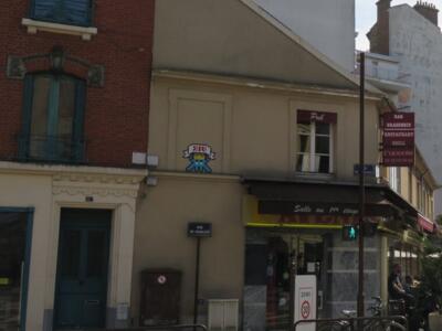 VRS_14, Space Invader on 25 rue de Noailles — Street art by Invader in Versailles