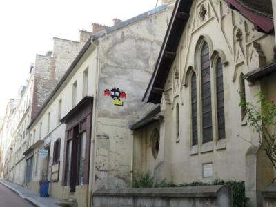 VRS_15, Space Invader de la rue du Peintre Lebrun — Street art de Invader à Versailles