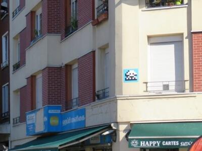 PA_1239, Space Invader on 54 avenue Paul Vaillant Couturier — Street art by Invader in La Courneuve