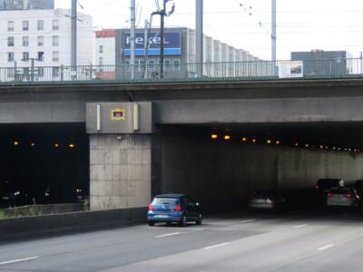 PA_1284, Space Invader du pont ferroviaire — Street art de Invader à Paris