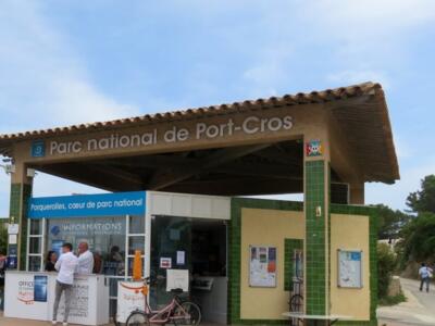 CAZ_39, Space Invader on Montée Claude Pompidou — Street art by Invader in Porquerolles