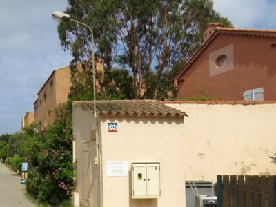 CAZ_40, Space Invader on Chemin du Langoustier — Street art by Invader in Porquerolles