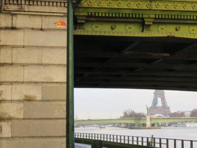PA_1309, Space Invader on pont Mirabeau — Street art by Invader in Paris