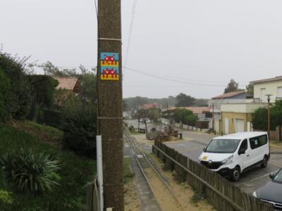 CAPF_02, Space Invader on 78 Avenue de l'Océan — Street art by Invader in Lège-Cap-Ferret