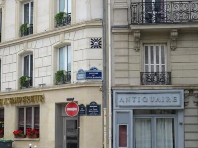 PA_1343, Space Invader on 72 boulevard de la Tour Maubourg — Street art by Invader in Paris