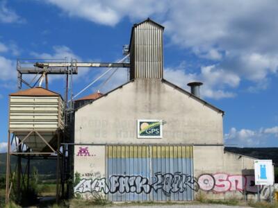 LBR_06, Space Invader on 82 Route de Forcalquier — Street art by Invader in Reillanne