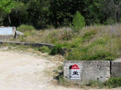 LBR_08, Space Invader on Route de la Combe — Street art by Invader in Buoux