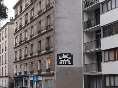 PA_1371, Space Invader on 107 rue de la Glacière — Street art by Invader in Paris