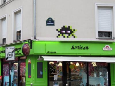 PA_1372, Space Invader on 64 rue Championnet — Street art by Invader in Paris