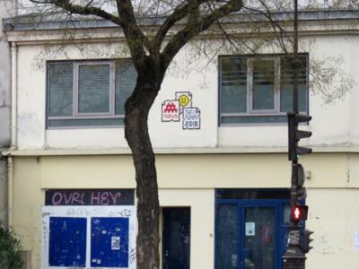 PA_1375, Space Invader on 42 boulevard de Ménilmontant — Street art by Invader in Paris
