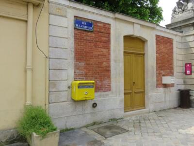 VRS_39, Space Invader on 0 rue de la Paroisse — Street art by Invader in Versailles