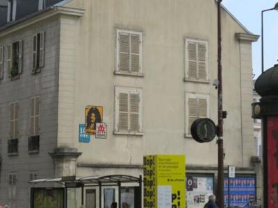 VRS_41, Space Invader on 42 rue du Maréchal Foch — Street art by Invader in Versailles