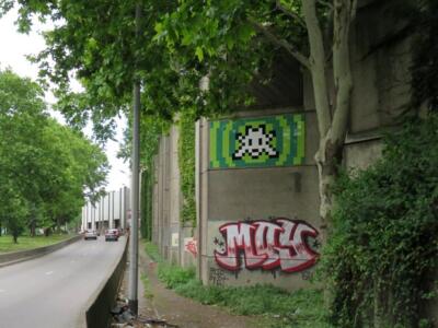 PA_1408, Space Invader on Boulevard Périphérique Intérieur — Street art by Invader in Paris
