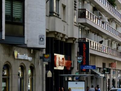 PA_1411, Space Invader on 98 avenue Paul Doumer — Street art by Invader in Paris