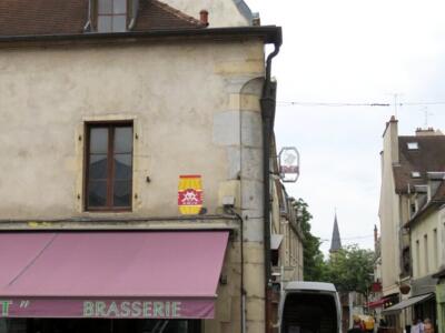 DIJ_03, Space Invader de la rue Bannelier — Street art de Invader à Dijon