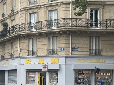 PA_1356, Space Invader du boulevard Diderot — Street art de Invader à Paris