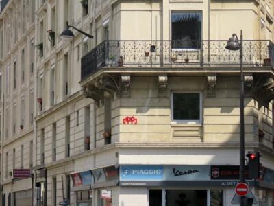 PA_1362, Space Invader on 2 rue des Boulets — Street art by Invader in Paris