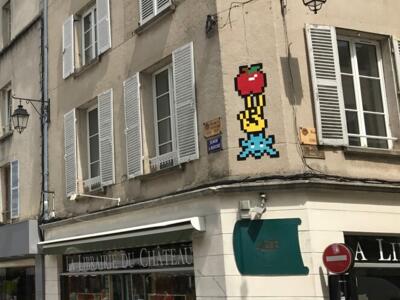 PA_1443, Space Invader de la rue Gambetta — Street art de Invader à Brie-Comte-Robert