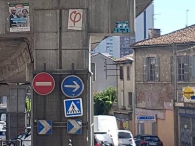MARS_26, Space Invader on 25 Avenue François Mignet — Street art by Invader in Marseille