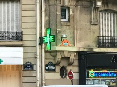 PA_1453, Space Invader on 157 Avenue de Suffren — Street art by Invader in Paris