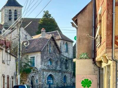 FTBL_27, Space Invader on 8 Rue de la Libération — Street art by Invader in Montigny-sur-Loing