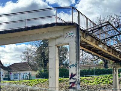FTBL_28, Space Invader de la rue du Puits de Rosay — Street art de Invader à Moret-Loing-et-Orvanne