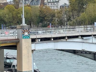 PA_1476, Space Invader on Passerelle Debilly — Street art by Invader in Paris