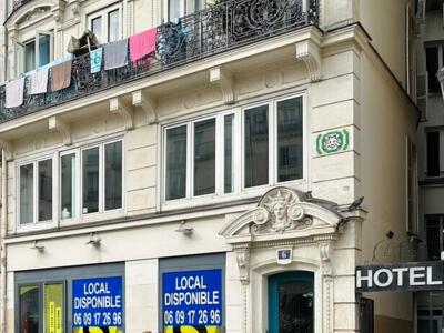 PA_1483, Space Invader on 1 Rue du Faubourg Saint-Denis — Street art by Invader in Paris