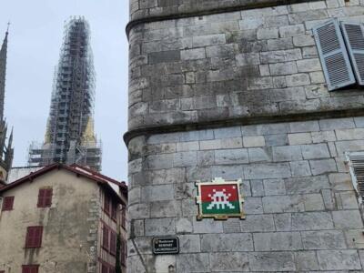 BAB_16, Space Invader de la rue des Prébendés — Street art de Invader à Bayonne