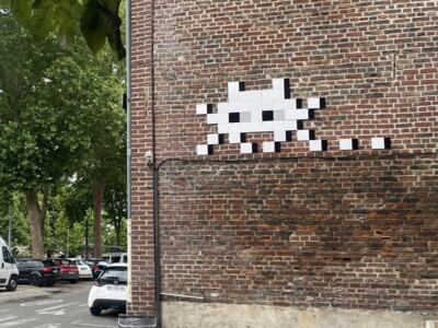 AMI_01, Space Invader du boulevard Carnot — Street art de Invader à Amiens