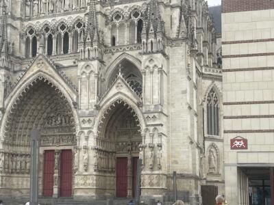 AMI_11, Space Invader on 18 Place Notre-Dame — Street art by Invader in Amiens