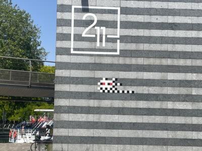 PA_1582, Space Invader on Allée du Belvédère — Street art by Invader in Paris