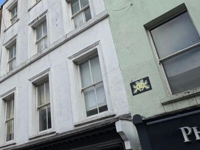 LDN_184, Space Invader on 6 Shepherd Market — Street art by Invader in London