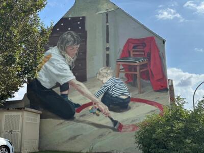 The Red Line, Woman and Child — Street art by Helen Bur in Boulogne-sur-Mer