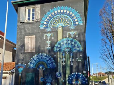 Les éventails bleus de Koralie — Street art de Koralie à Bayonne