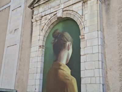 The Wait — Street art by Elisa Capdevila in Bayonne