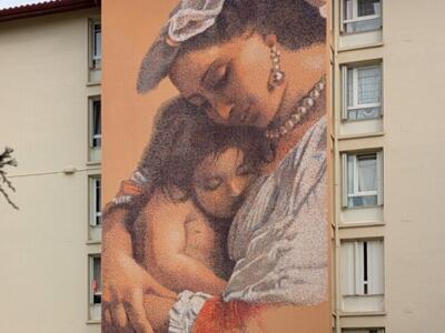 Happy Moments — Street art by Nadège Dauvergne in Bayonne
