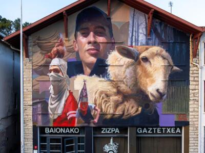 Ardia, oiloa eta kotilungorria — Street art by Nexgraff in Bayonne