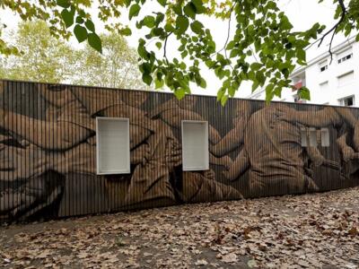 Les figures poncées dans le bois, par LPVDA — Street art de LPVDA à Bayonne