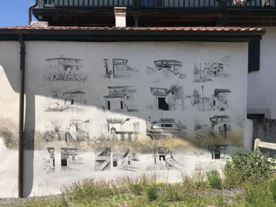 16 elements with which to conceal a wall — Street art by Daniel Muñoz in Lecumberry