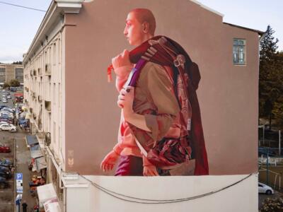 Carry On — Street art de Telmo Miel à Tbilisi
