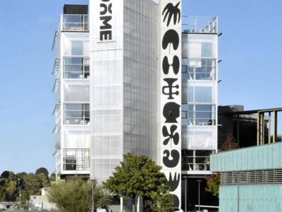 Pictogrammes du Dôme — Street art de Andreas Samuelsson à Caen