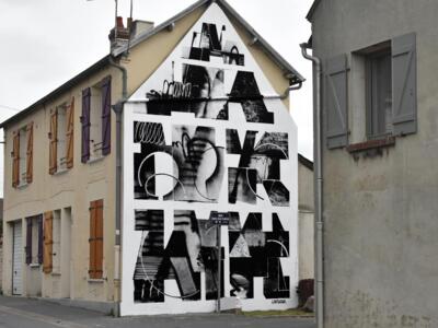 Lettres noires rue des Cultures — Street art de L'Outsider à Caen