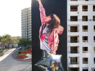 Olivia mira el cielo — Street art de Martin Ron à Córdoba