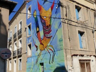 Créature à cinq pattes et son cavalier — Street art de Bault à Sète