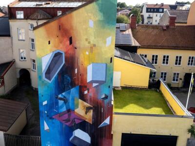 Formes géométriques en apesanteur — Street art de Etnik à Vänersborg