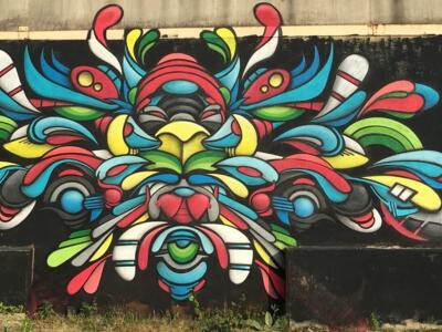 Totem symétrique psychédélique par Raphaël — Street art de Raphaël à Bordeaux
