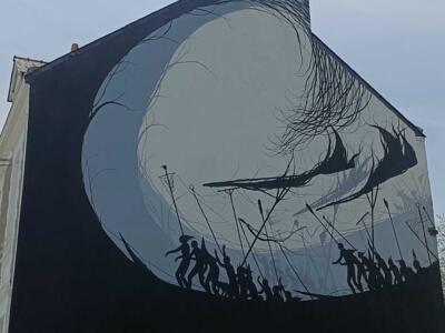 Moon with Dramatic Silhouettes — Street art by David de la Mano in Saint-Nazaire