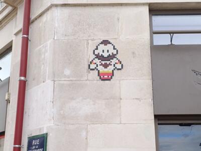 The Little Guard on Rue de la Hallebarde — Street art in Orléans