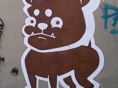 Petit chien brun en style cartoon — Street art à Rīga